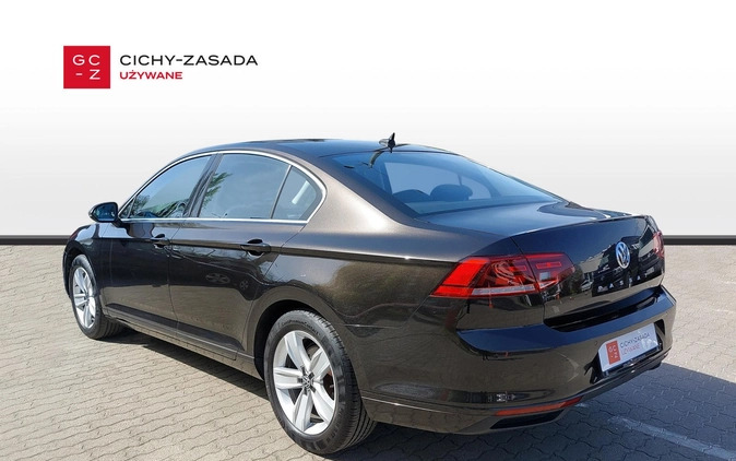 Volkswagen Passat cena 102900 przebieg: 59000, rok produkcji 2019 z Pasłęk małe 379